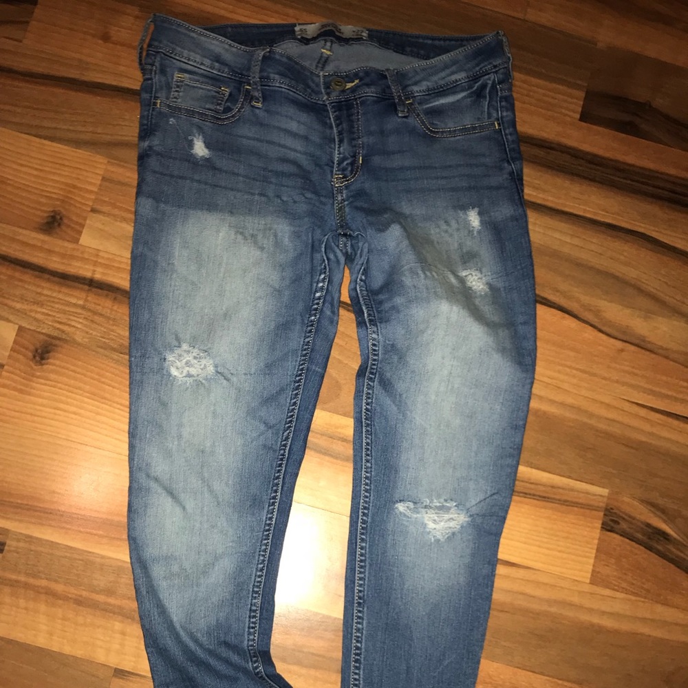Hollister Jeans Medium Washed With Holes